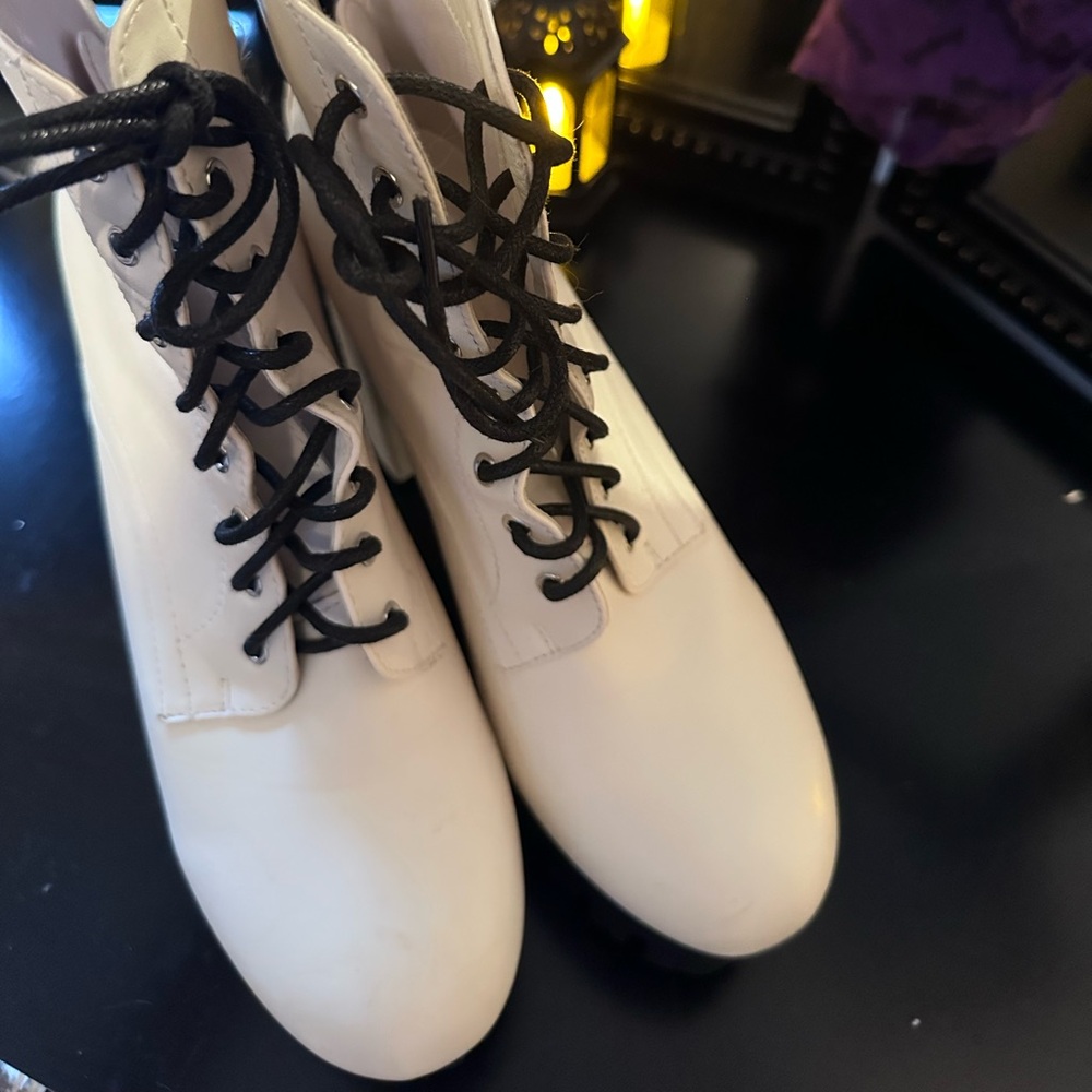 Sz 9 white boot